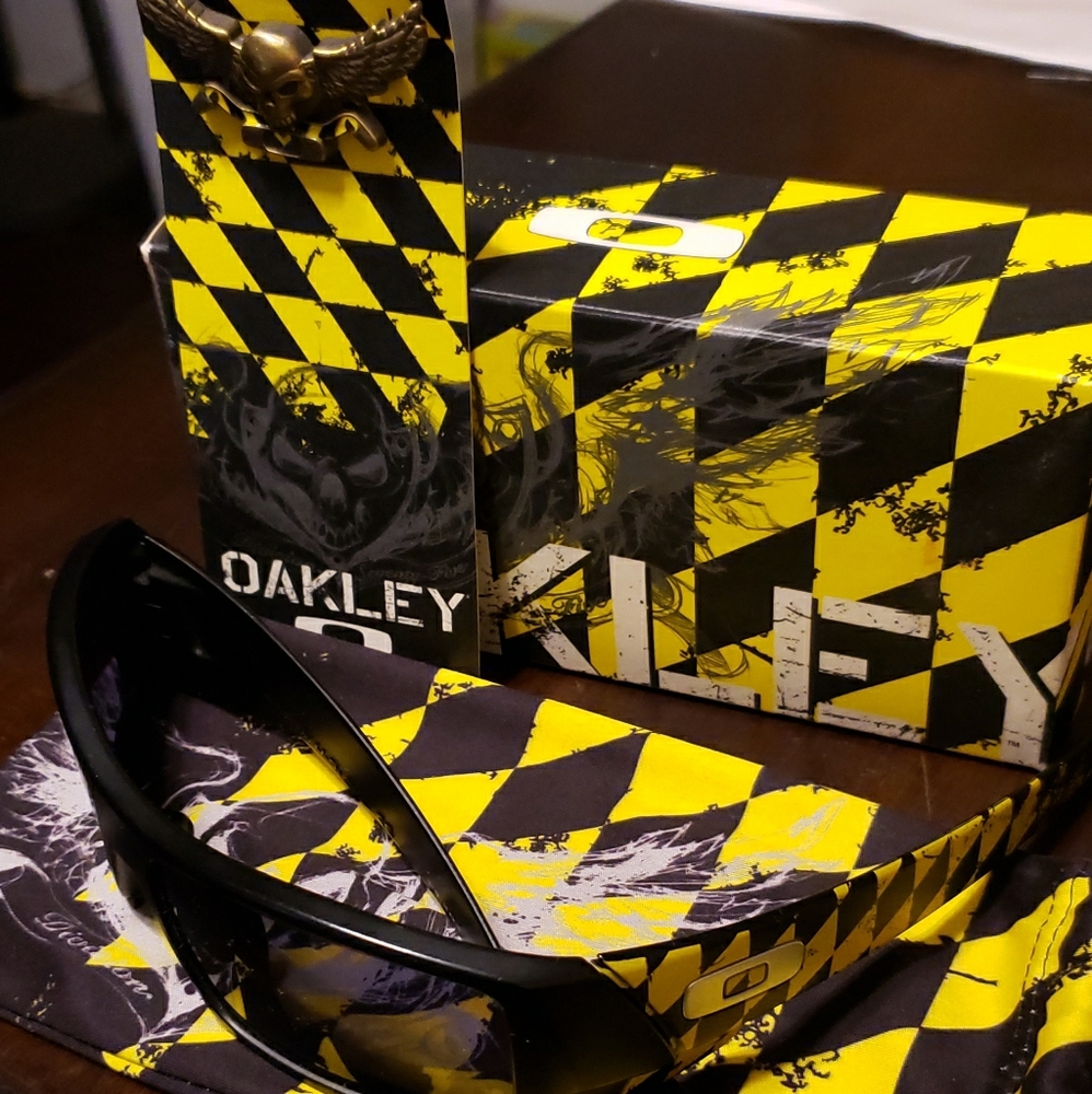 (SOLD) Special Edition Oakley Flying Tiger Gascans